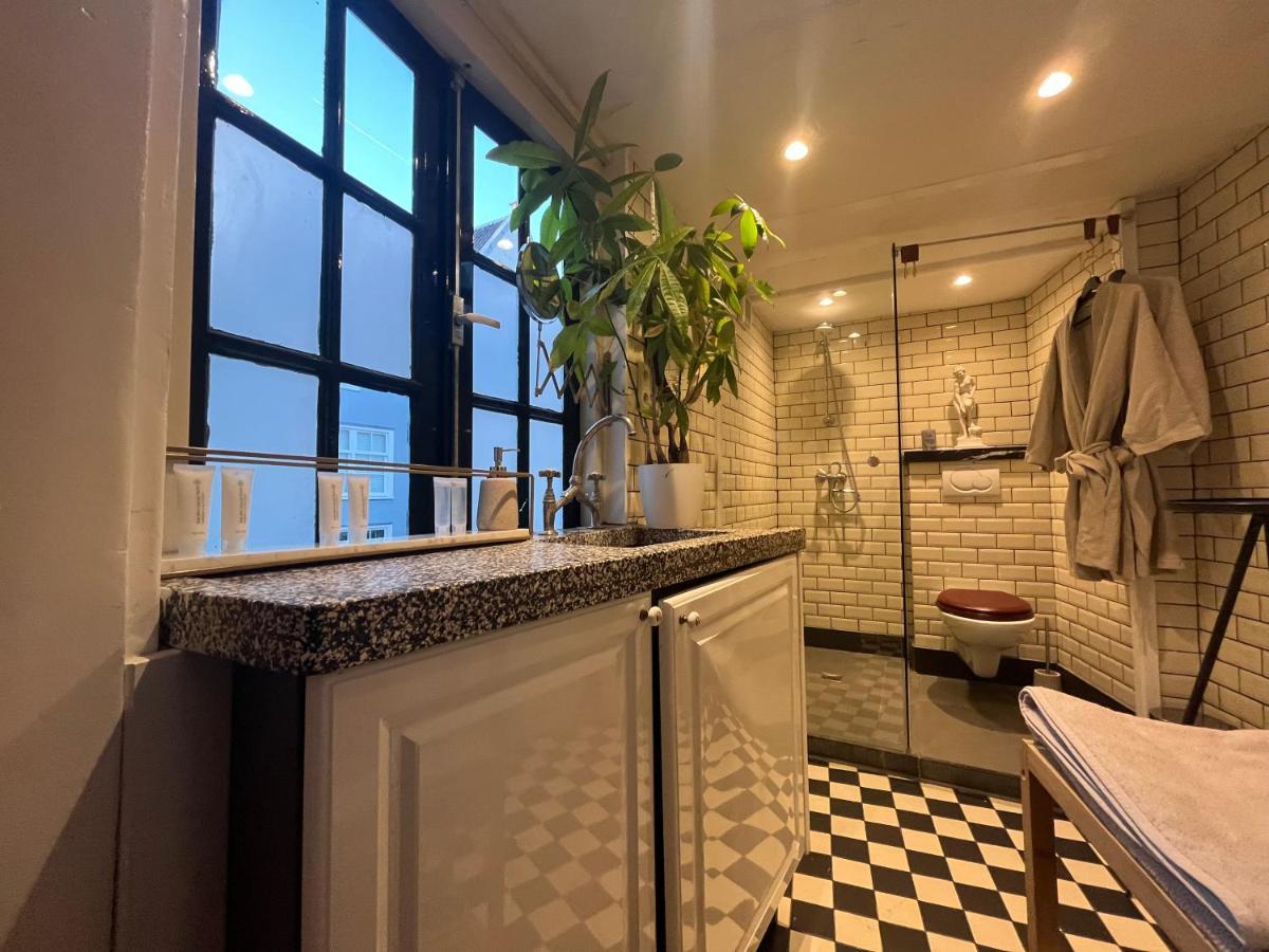 The Enlightened House Luxury Suites Амстердам Екстериор снимка