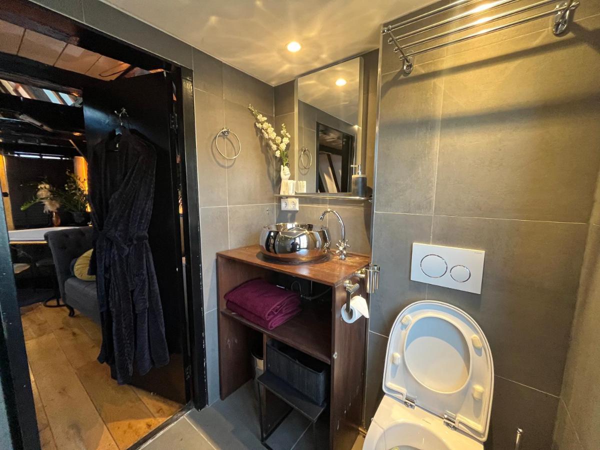 The Enlightened House Luxury Suites Амстердам Екстериор снимка